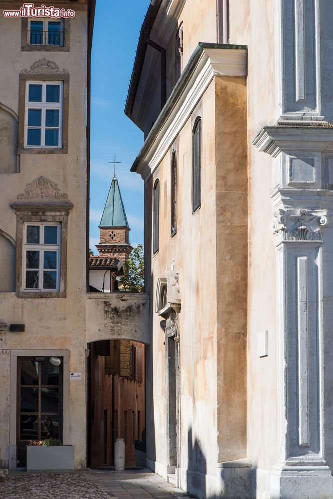 Immagine Un vicolo del centro storico di Udine, Friuli Venezia Giulia.