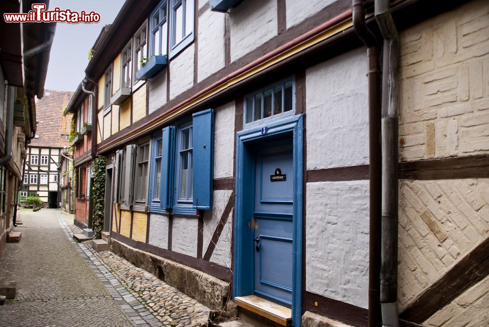 Immagine Un vicolo della città di Quedlinburg, Germania.