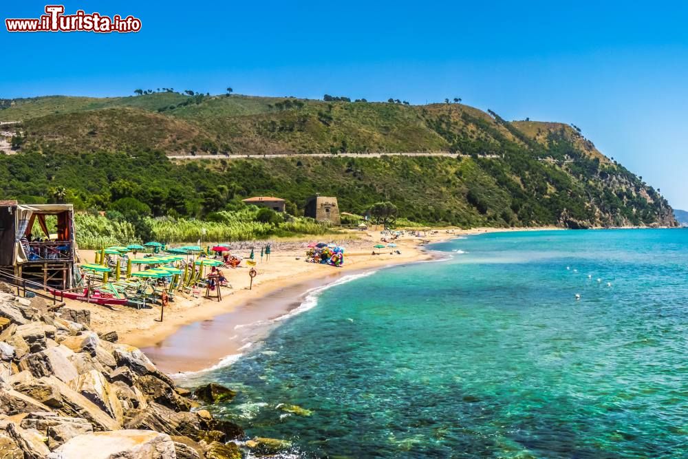 Immagine Un vista del Cilento, una delle spiagge di Ogliastro Marina, provincio di Salerno, Campania