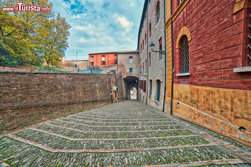 Immagine Una antica strada del centro storico di Cesena, Emilia-Romagna