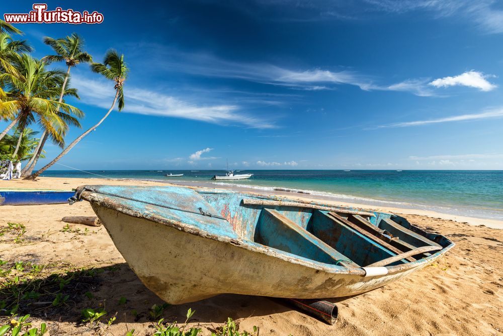 Immagine Una barca di pescatori sulla spiaggia di Juan Dolio in Repubblica Dominicana