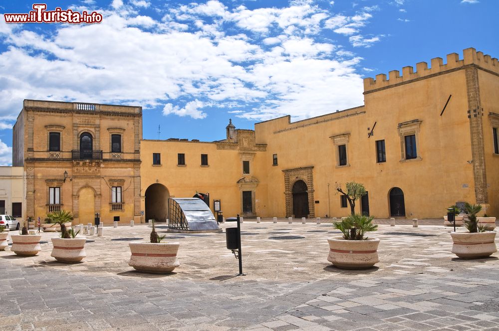 Immagine Una bella piazza nel centro di Presicce in Puglia