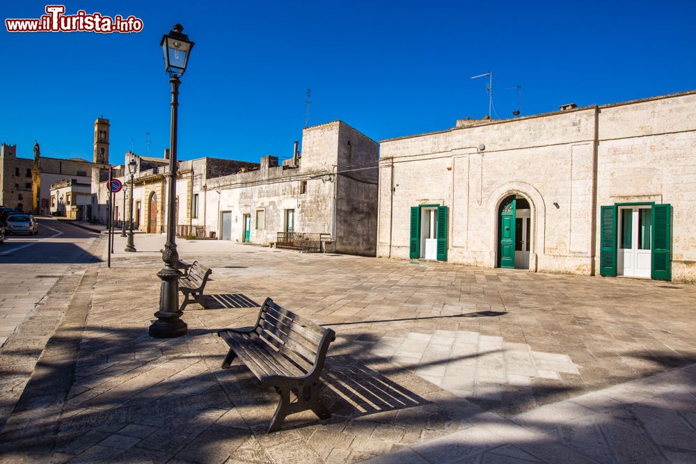 Immagine Una bella piazza nel centro storico di Specchia, borgo del Salento