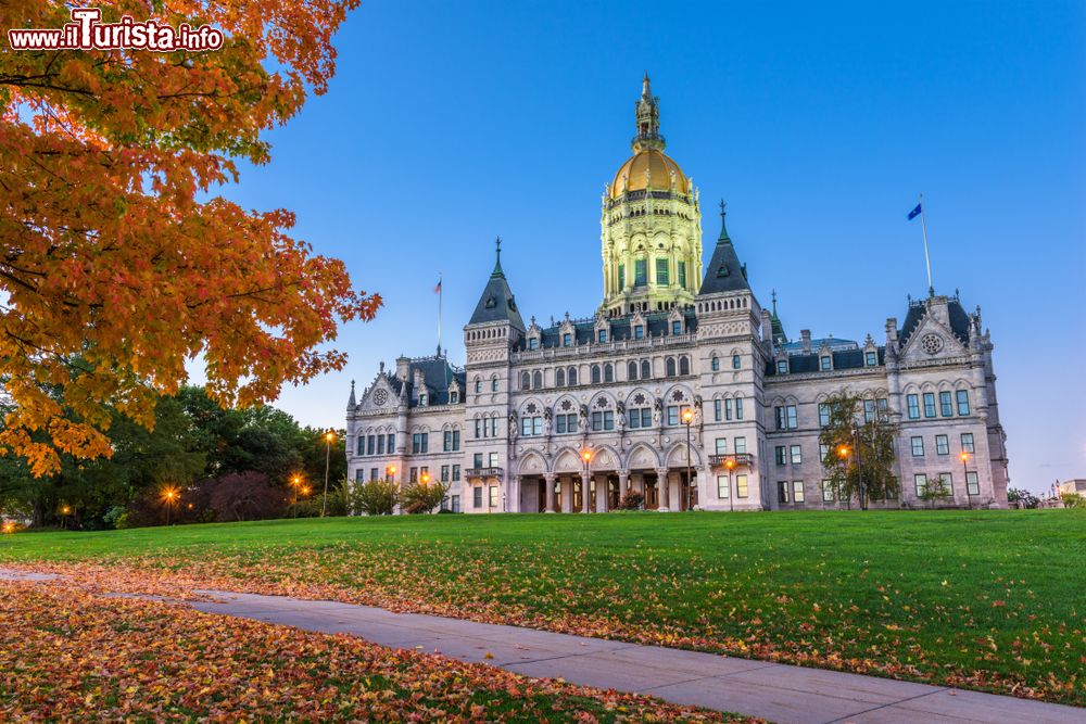 Immagine Una bella veduta autunnale del Connecticut State Capitol di Hartford, Connecticut, USA.