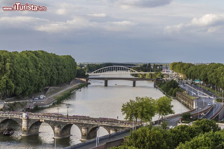Immagine Una bella veduta di Angers sul fiume Maine con i suoi ponti, Francia - © 120515674 / Shutterstock.com