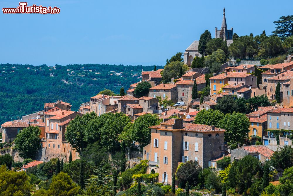 Immagine Una bella veduta panoramica del borgo di Bonnieux, Provenza, Francia.