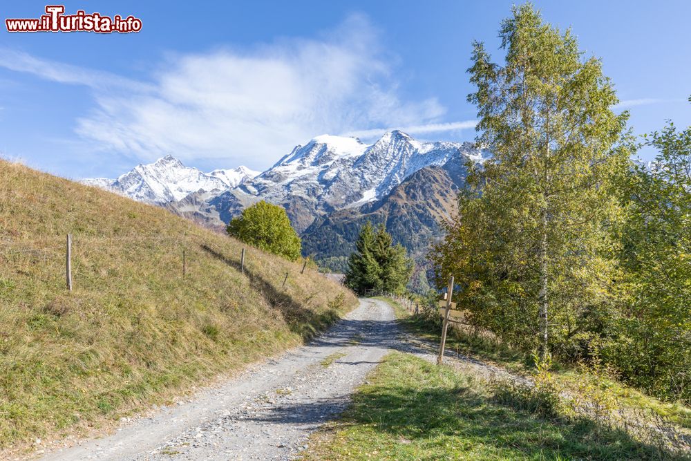 Immagine Una bella veduta panoramica del massiccio del Monte Bianco da Les Contamines-Montjoie (Francia).