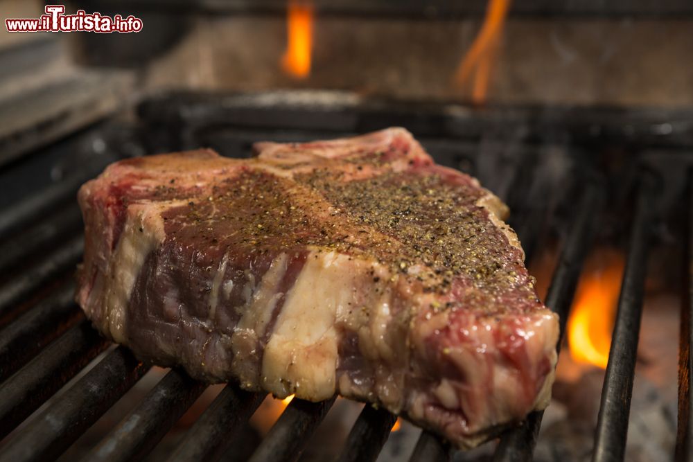 Immagine Una bistecca di chianina alla Sagra della Valdarbia in Toscana.