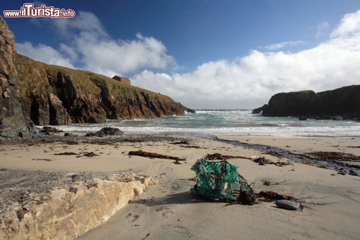 Immagine Una cala sabbiosa a Lewis and Harris, Scozia - Uno degli incantevoli scorci paesaggistici offerti da questo lembo di terra scozzese © John A Cameron / Shutterstock.com