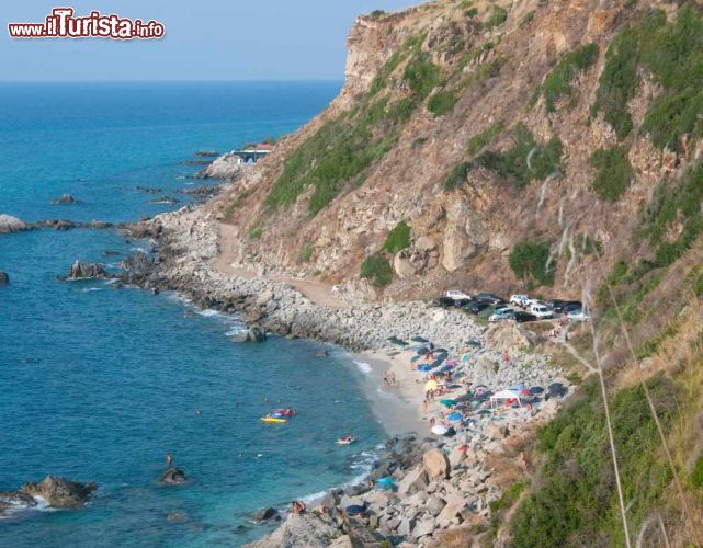 Immagine Una caletta appartata sulla costa di Zambrone in Calabria - © giovanni boscherino / Shutterstock.com