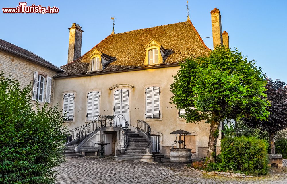 Immagine Una casa del centro storico di Meursault, villaggio della Borgogna in Francia