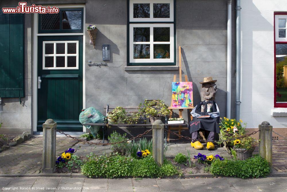 Immagine Una casa di Nuenen celebra Vincent van Gogh che abitò qui per due anni - © Ronald Wilfred Jansen / Shutterstock.com