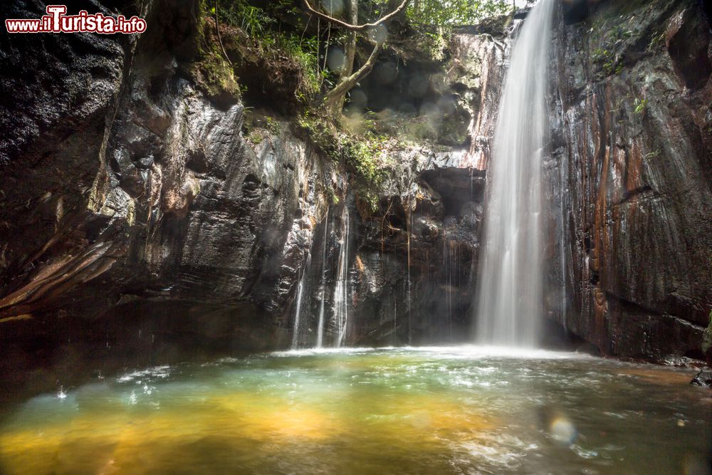 Immagine Una cascata in una grotta nel parco Chapada das Mesas, stato del Maranhao (Brasile).
