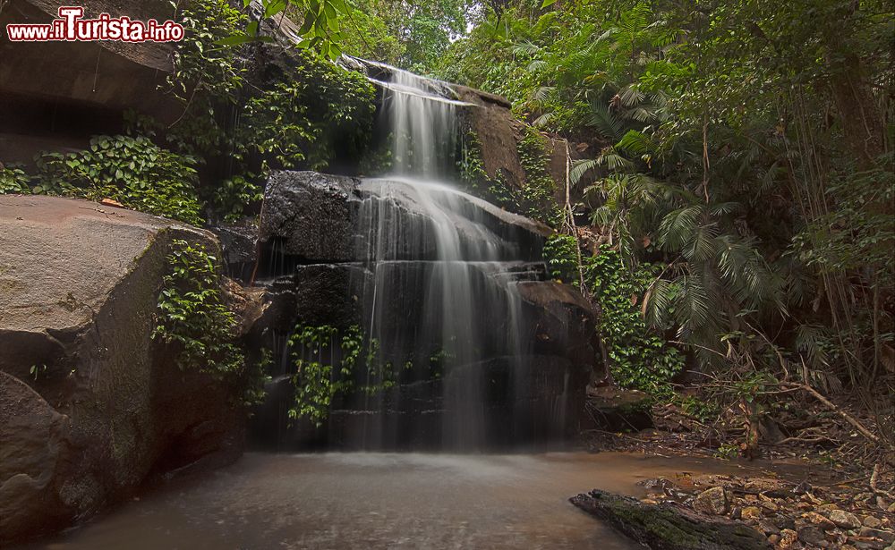 Immagine Una cascata nel Tupah Recreational Park nello stato del Kedah in Malesia