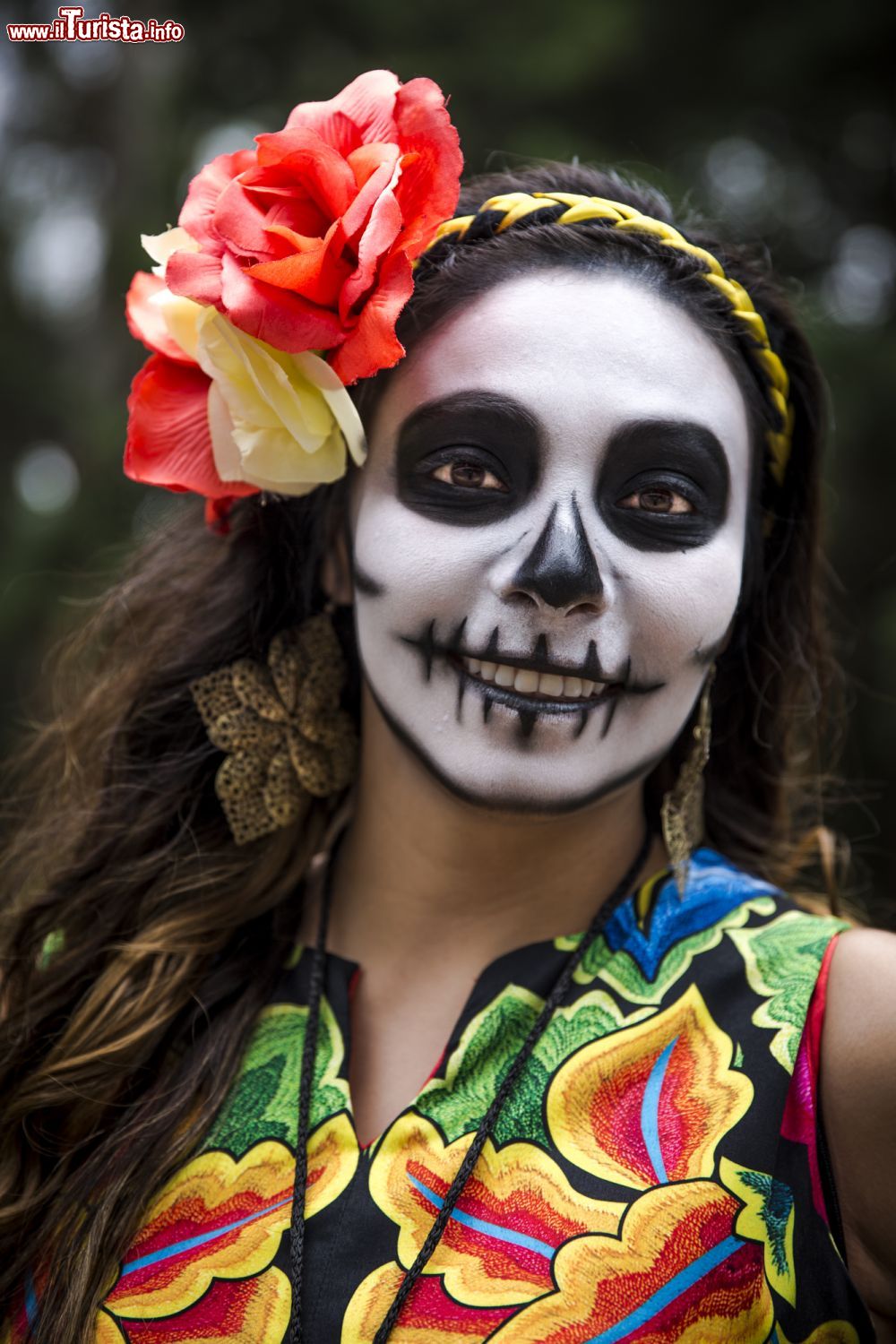 Immagine La figura della "Calavera Garbancera” fu creata alla fine del XIX secolo e in seguito fu ribattezzata “La Catrina” dal muralista Diego Rivera.