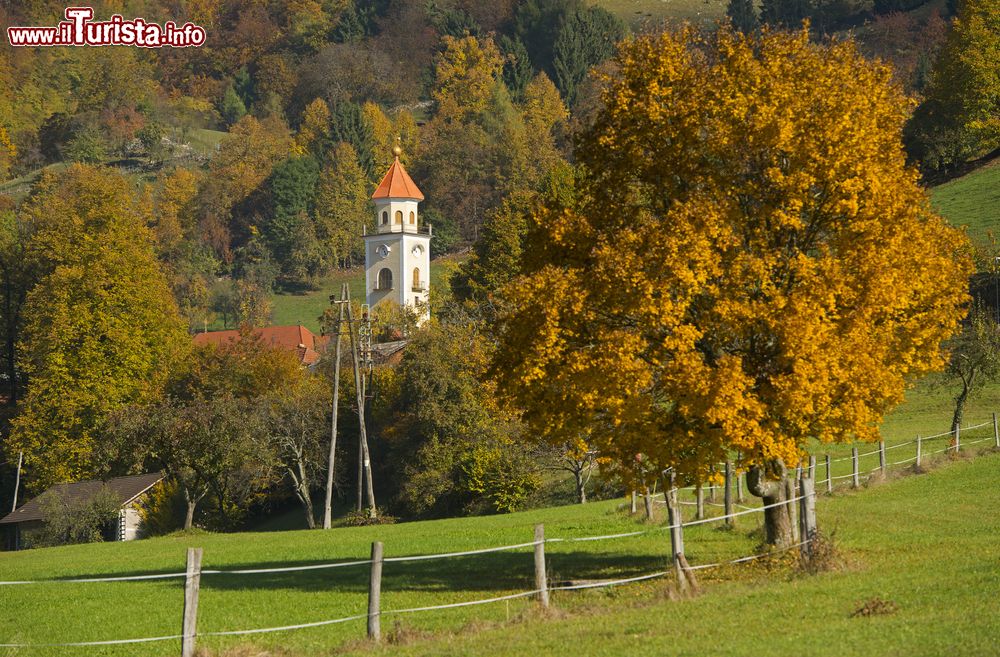 Immagine Una chiesa a Tuhinj, nella zona di Kamnik in Slovenia