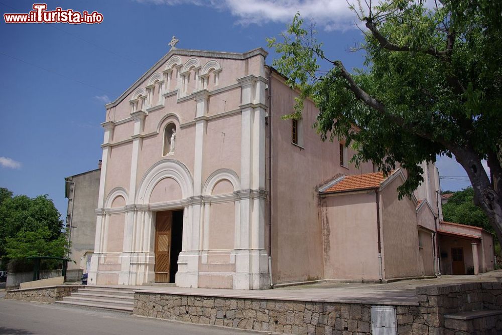 Immagine Una chiesa ad Afa, piccolo borgo alla periferia di Ajaccio in Corsica