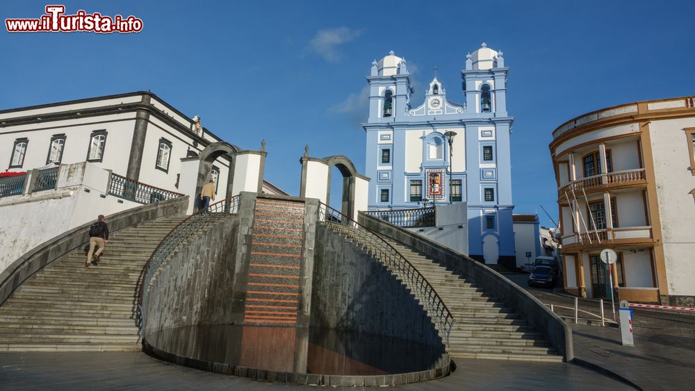 Immagine Una chiesa ad Angra do Heroismo, Isola di Terceira alle Azzorre (Portogallo)