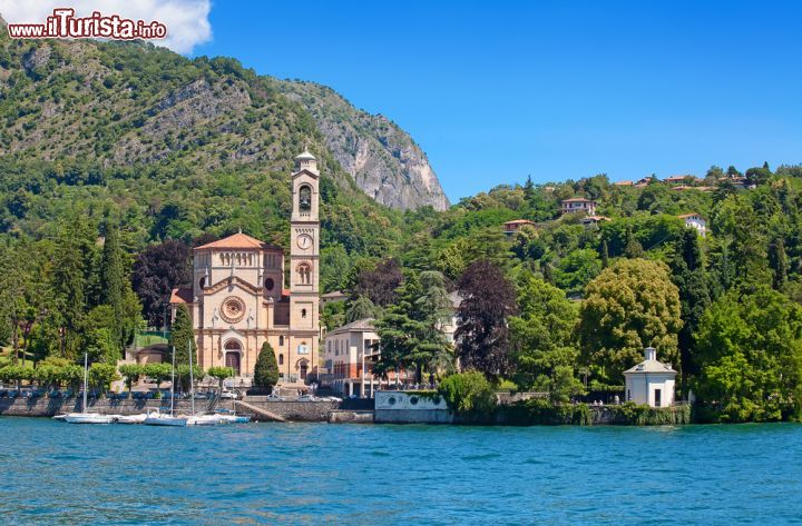 Immagine Una chiesa a Lenno, il borgo si trova sul Lago di Como in Lombardia - © Fedor Selivanov / Shutterstock.com