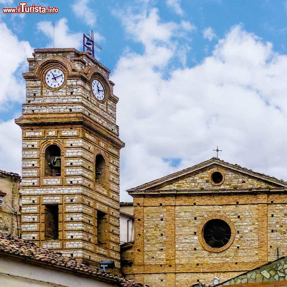 Immagine Una chiesa in pietra nel centro di Cerchiara di Calabria
