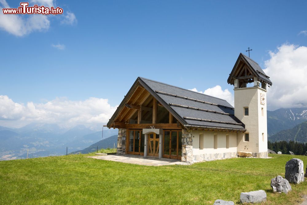 Immagine Una chiesa moderna a Champoussin (Val-d'Illiez, Svizzera)