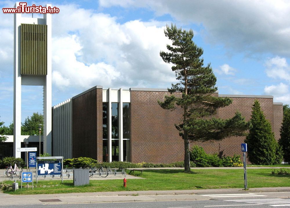 Immagine Una chiesa moderna nel centro di Billung in Danimarca - © Hubertus , CC BY 2.5, Wikipedia