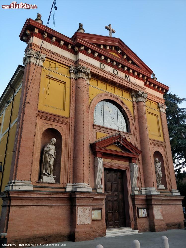 Immagine Una chiesa nel centro storico di Castelnuovo Rangone in Emilia-Romagna - © TinoFotografie / Shutterstock.com