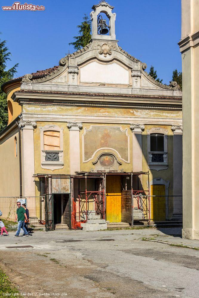 Immagine Una chiesa nel complesso dell'ospedale psichiatrico di Limbiate in Lombardia - © Emm.Bal / Shutterstock.com