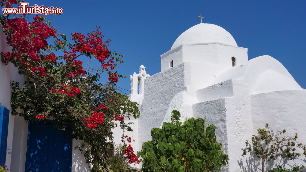 Immagine Una chiesa nella pittoresca isola di Folegandros, arcipelago delle Cicladi (Grecia)