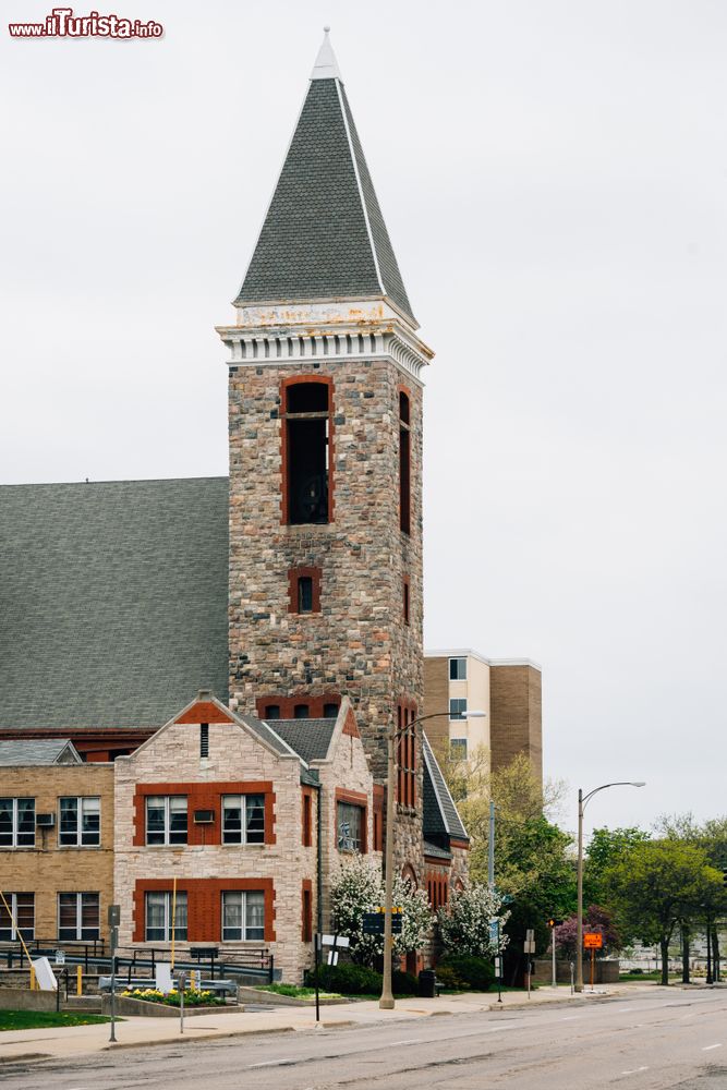 Immagine Una chiesetta con campanile nel centro storico di Lansing, Michigan (USA).