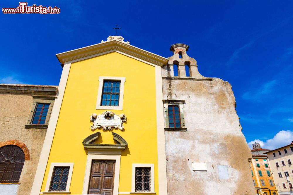 Immagine Una chiesetta nel centro storico di Livorno, Toscana.