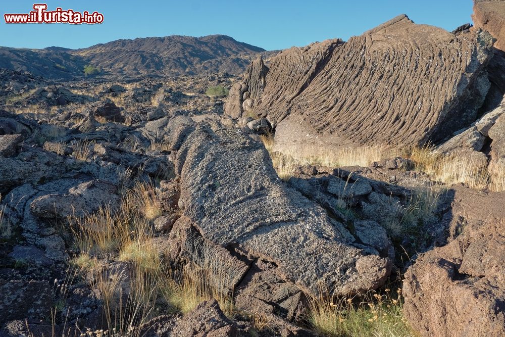 Immagine Una colata di lava presso il passo Dammusi nel Parco Nazionale dell'Etna, Linguaglossa (Sicilia)