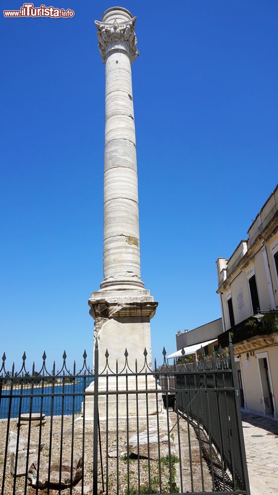 Immagine Una colonna romana, simbolo della città di Brindisi, Puglia.