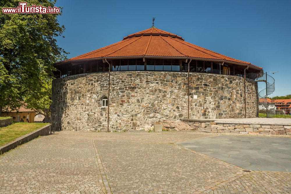 Immagine Una costruzione della cittadina di Kristiansand, Norvegia. Oggi la città è un'importante meta turistica e culturale grazie anche ad alcuni monumenti e luoghi d'interesse.