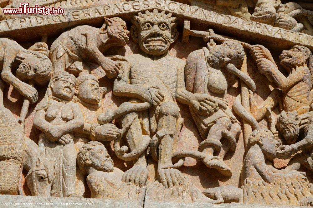 Immagine Una decorazione dell'abbazia di Sainte-Foy a Conques, Francia. Dal 1998 fa parte del Patrimonio dell'Umanità - © Pierre Jean Durieu / Shutterstock.com