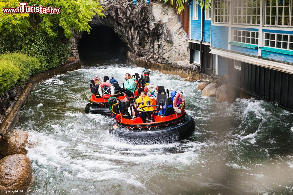 Immagine Una delle attrazioni acquatiche all'Europa Park di Rust, Germania. Questo grande parco tematico è suddiviso in 15 aree riproposte nel contesto delle maggiori nazioni europee di cui 2 dedicate in modo specifico ai bambini - © KELENY / Shutterstock.com