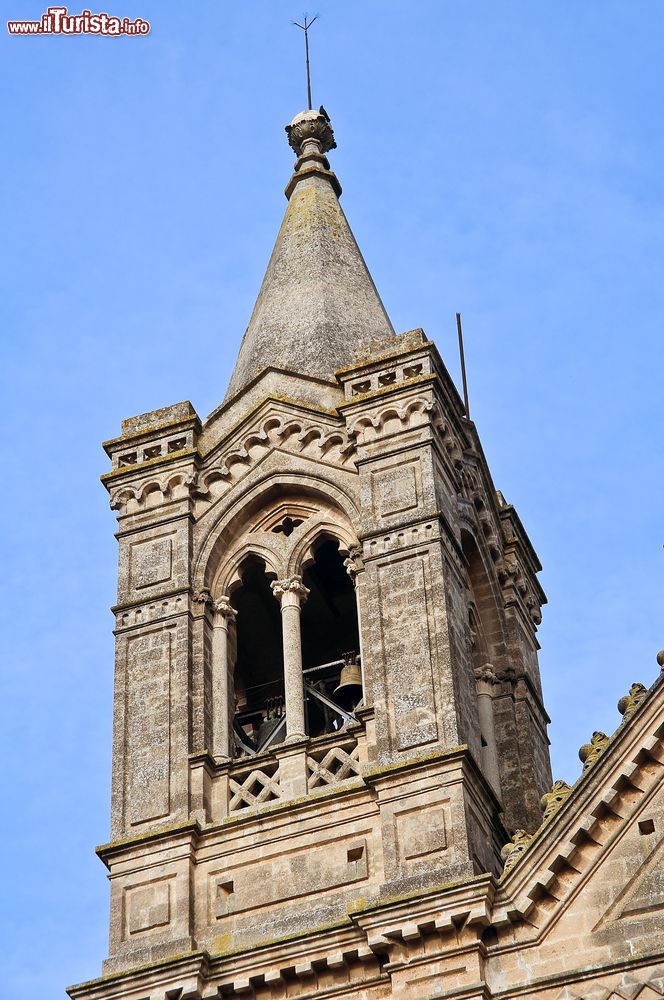 Immagine Una delle due torri campanarie della Chiesa di Santa Lucia a Gioia del Colle in Puglia