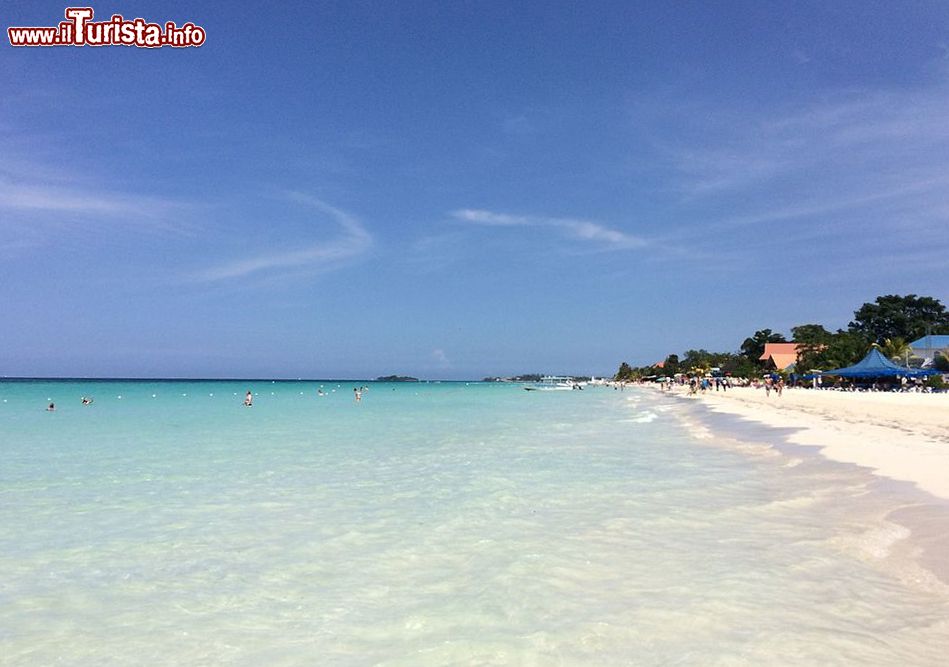 Immagine 7 mile Beach, una delle lunghe spiagge di Negril in Giamaica - © Gustavo.kunst, CC BY-SA 3.0, Wikipedia