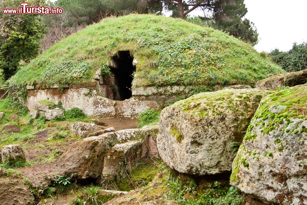 Immagine Una delle necropoli etrusche di Cerveteri nel Lazio