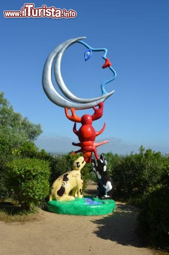 Immagine Una delle opere artistiche esposte nel Giardino dei Tarocchi in Maremma, nei pressi di Capalbio, Toscana.