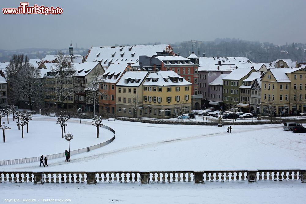 Immagine Una delle piazze principali di Coburgo ricoperta di neve, Baviera, Germania - © lonndubh / Shutterstock.com