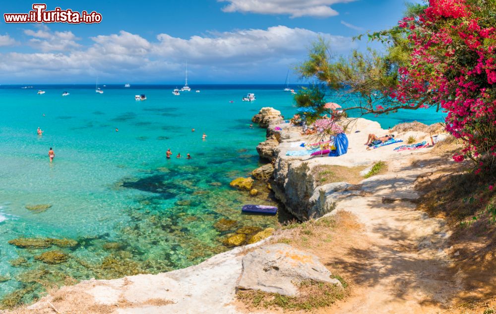 Immagine Una delle spiagge più belle di Otranto nei pressi di Baia dei Turchi in Salento, Puglia