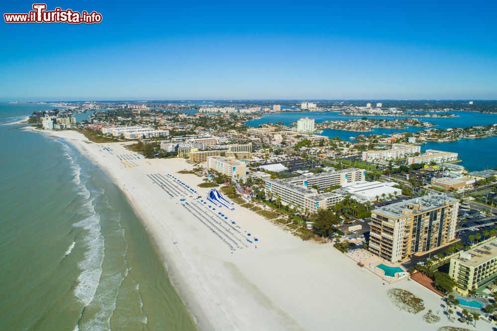 Immagine Una delle splendide spiagge bianche della costa atlantica della Florida nel sud degli USA