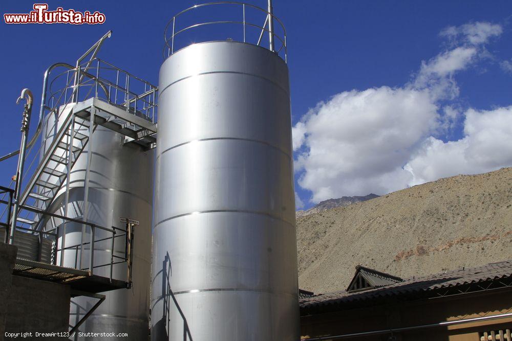 Immagine Una distilleria di liquore pisco nella città di Pisco Elqui, Cile - © DreamArt123 / Shutterstock.com