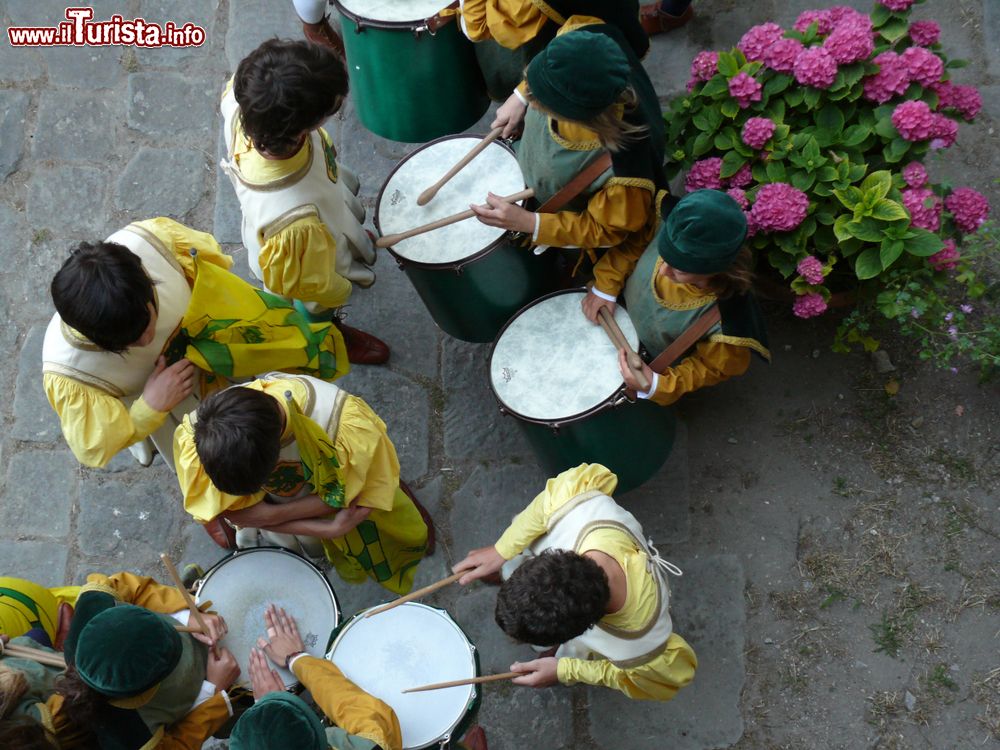 Immagine Una festa medievale nel Castello dei Malaspina a Fosdinovo della Lunigiana in Toscana - © MyVideoimage.com / Shutterstock.com