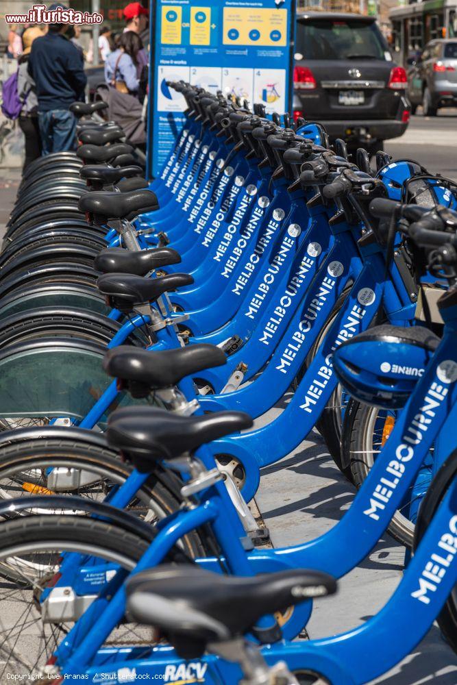 Immagine Una fila di biciclette nel centro di Melbourne, Australia - © Uwe Aranas / Shutterstock.com