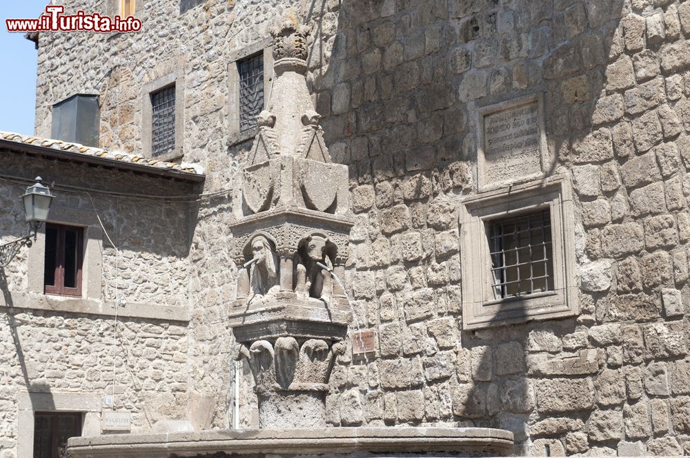 Immagine Una fontana antica nel centro di VItorchiano, nel Lazio