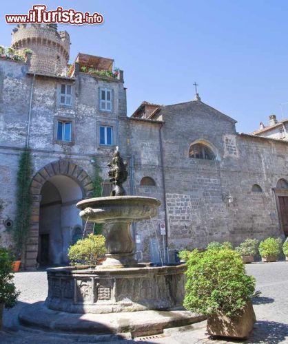 Immagine Una fontana del borgo di Bagnaia, cittadina di 4.000 abitanti in provincia di Viterbo.