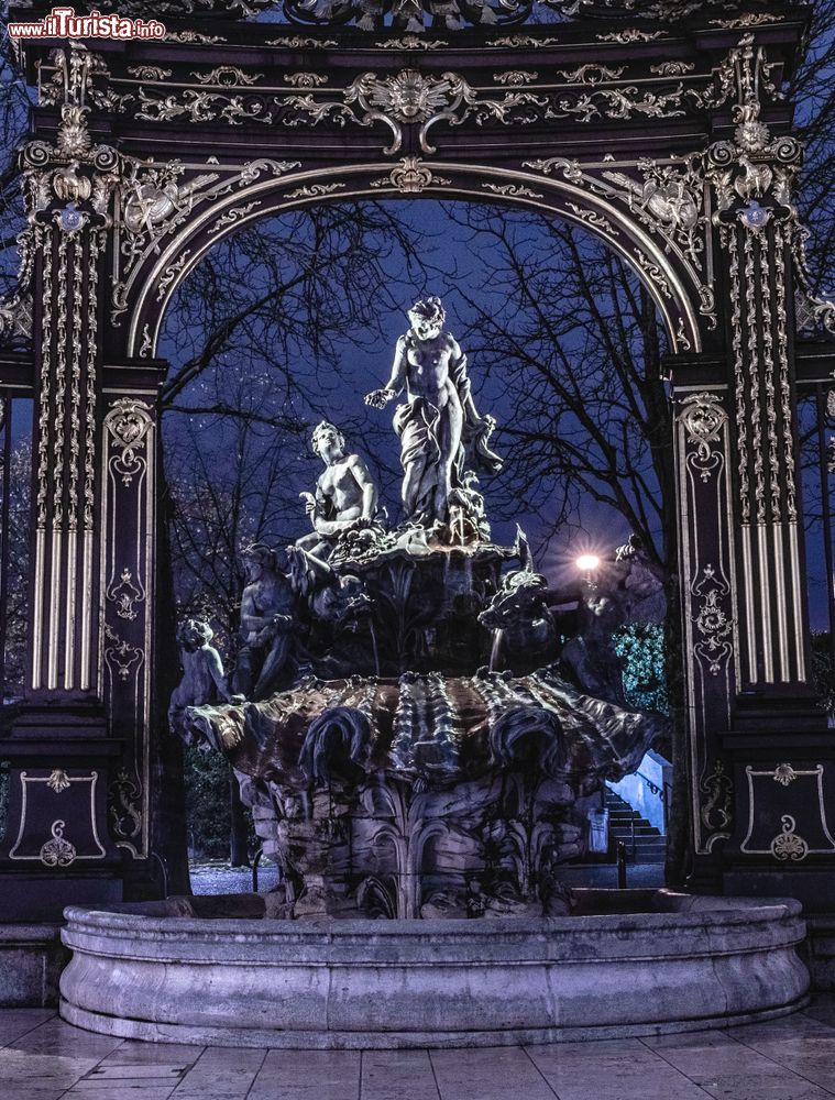 Immagine Una fontana del centro di Nancy by night durante il periodo natalizio (Francia).