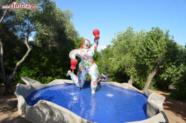 Immagine Una fontana del Giardino dei Tarocchi a Capalbio, provincia di Grosseto, Toscana.